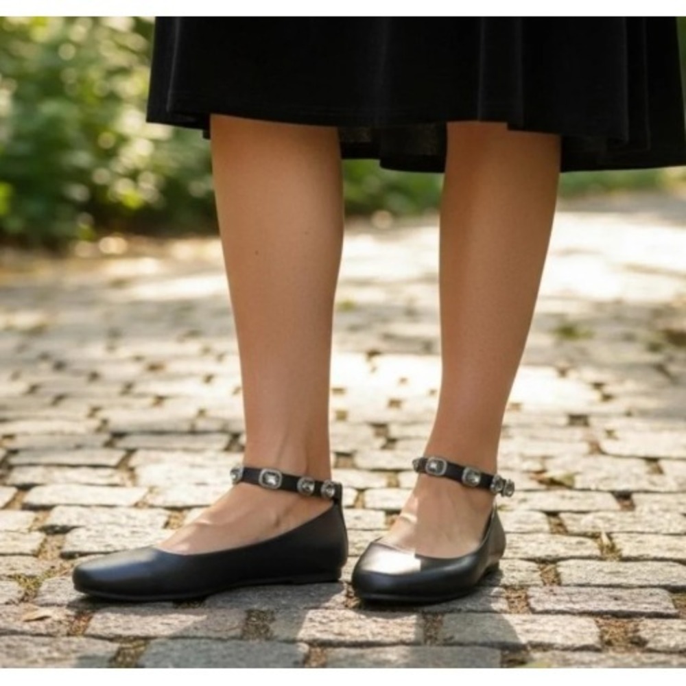 Seychelles Ankle Embellished Straps Black Flats - Size 7.5W WIDE (RUNS BIG)